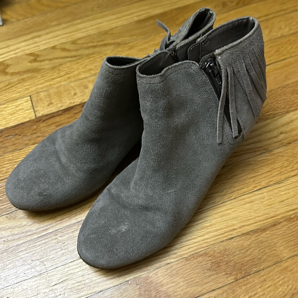 Khaki suede booties with ankle fringe